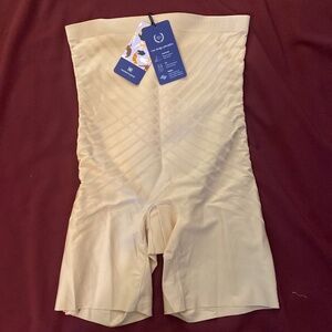 Honeylove silhouette shape-wear short